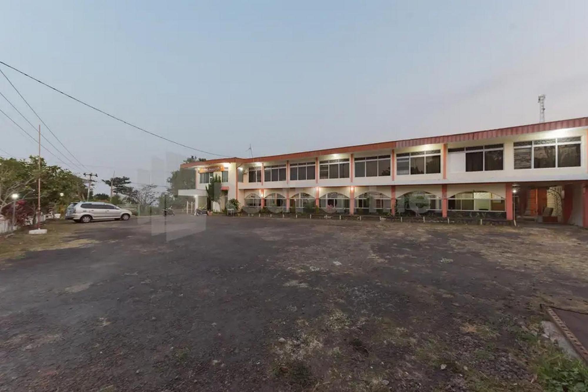 Hotel Linggarjati Near Natural Park Twa Linggarjati Buitenkant foto