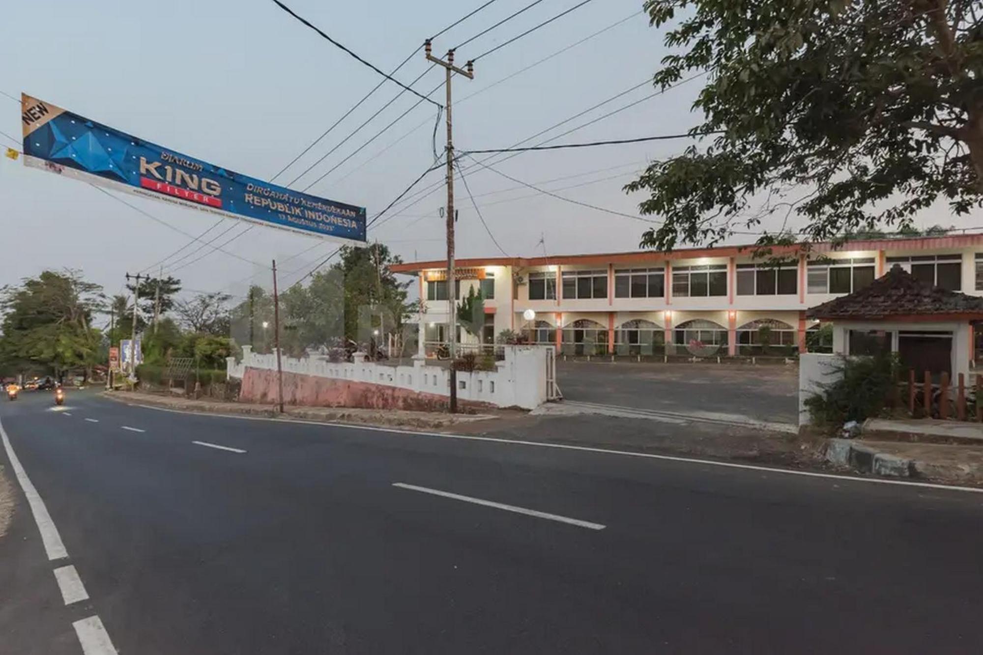 Hotel Linggarjati Near Natural Park Twa Linggarjati Buitenkant foto